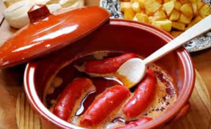 Chorizos al vino blanco